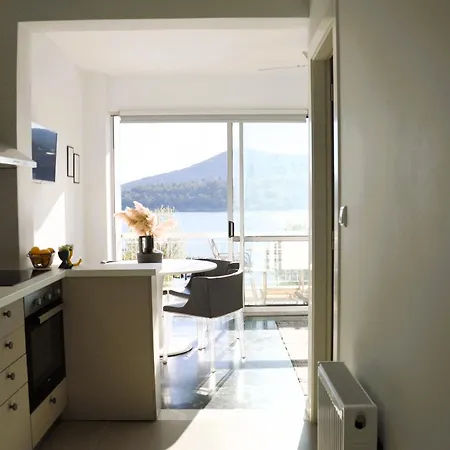 Side Iii Διαμέρισμα *